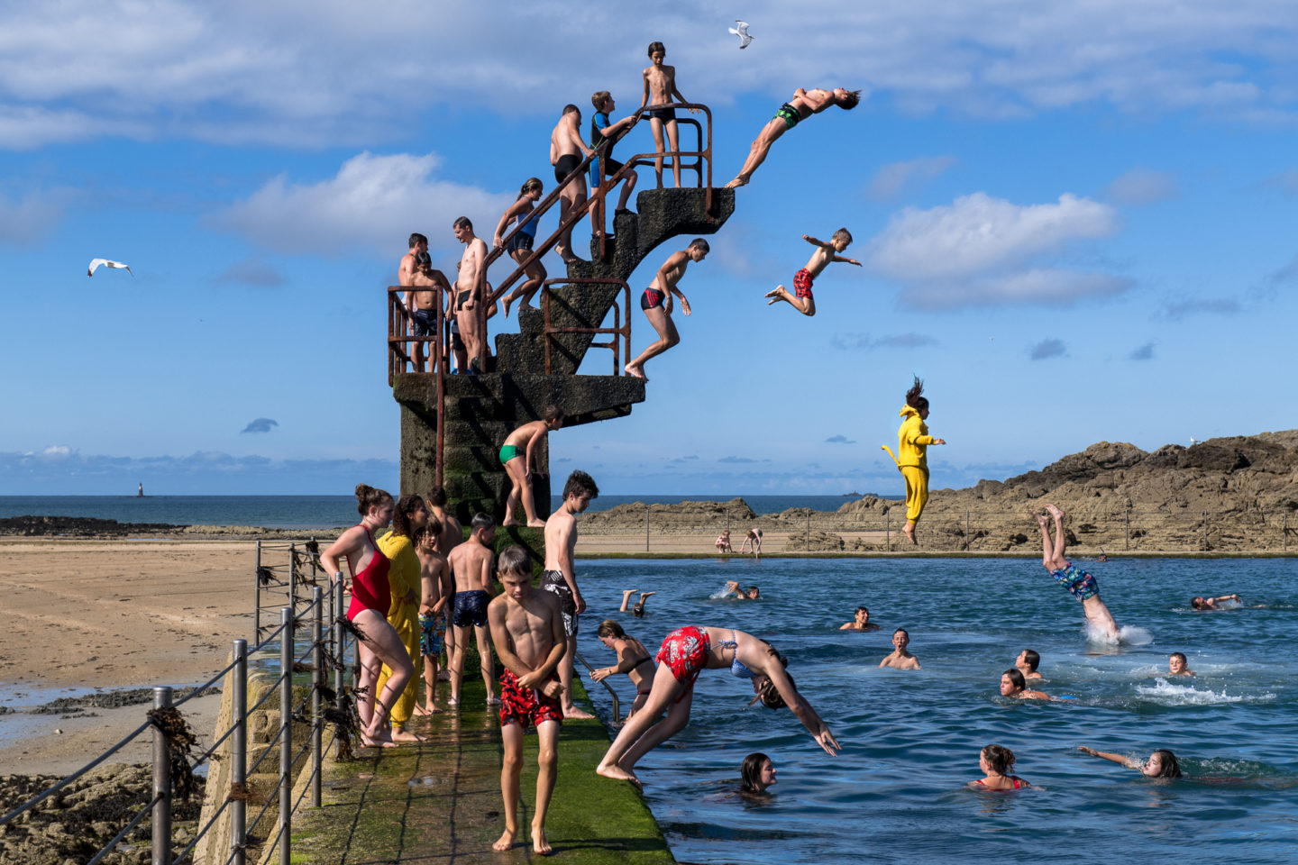 Crowded at sea (2)